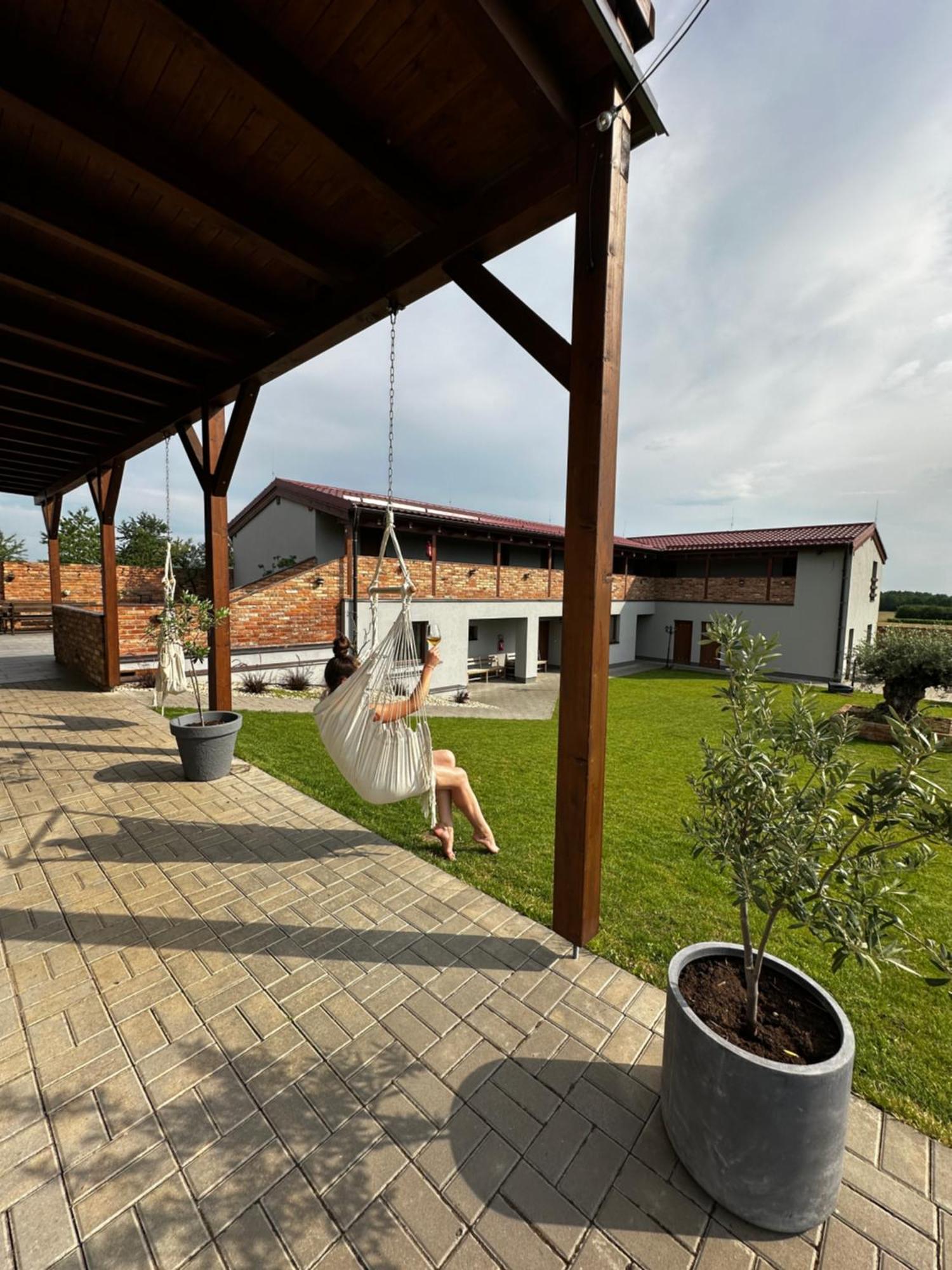 Penzion Vinarstvi Fabikovic Velke Bilovice Exterior photo